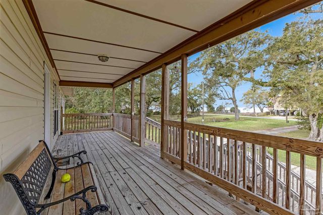302 S Garcon Point Rd, Milton, FL 32583
