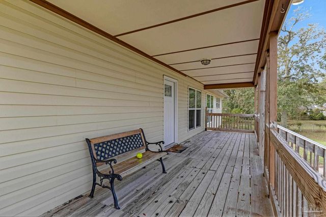 302 S Garcon Point Rd, Milton, FL 32583