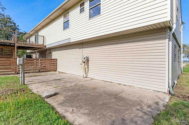 302 S Garcon Point Rd, Milton, FL 32583