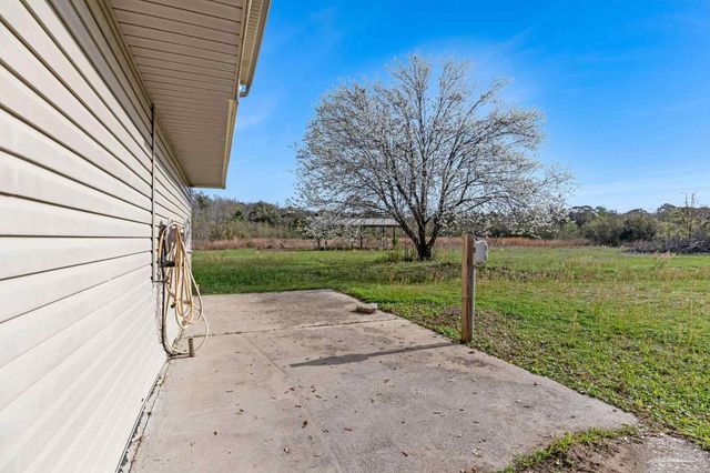 302 S Garcon Point Rd, Milton, FL 32583