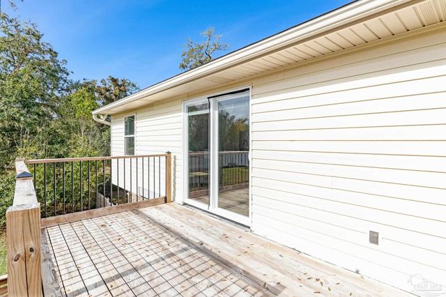 302 S Garcon Point Rd, Milton, FL 32583