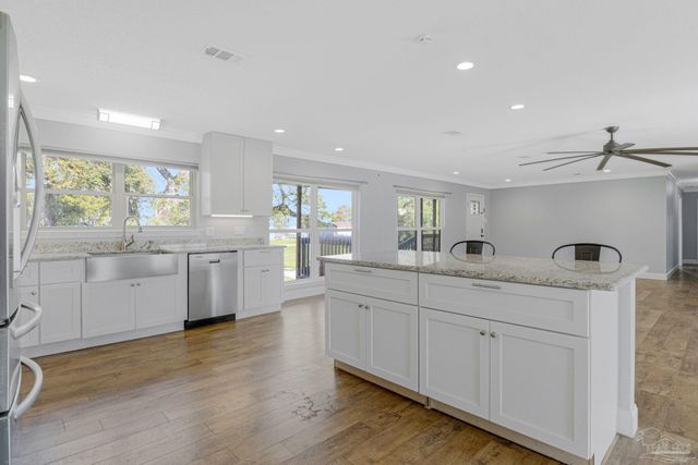 302 S Garcon Point Rd, Milton, FL 32583