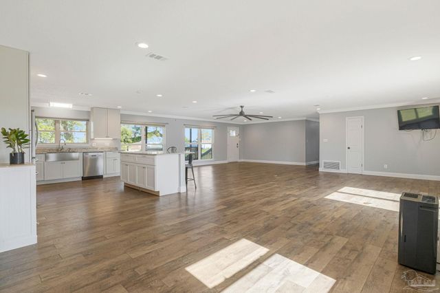 302 S Garcon Point Rd, Milton, FL 32583