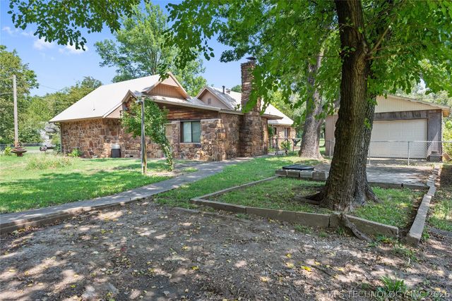 811 N State Street, Wagoner, OK 74467