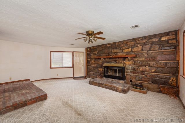 811 N State Street, Wagoner, OK 74467