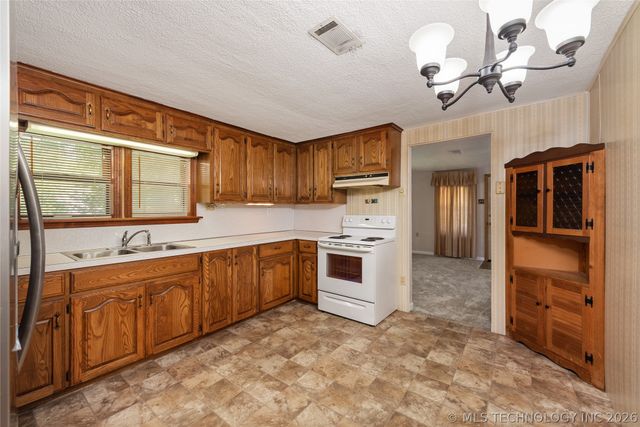 811 N State Street, Wagoner, OK 74467