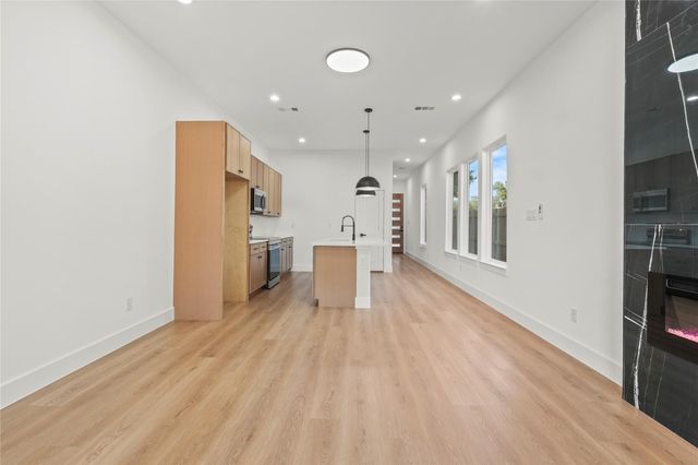 3521 S Harwood Street, Dallas, TX 75215
