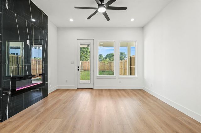 3521 S Harwood Street, Dallas, TX 75215