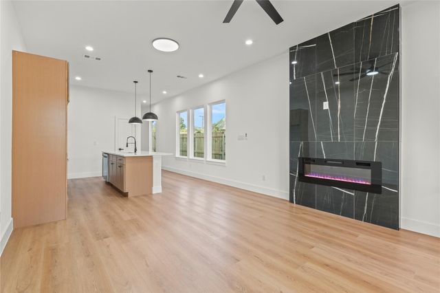 3521 S Harwood Street, Dallas, TX 75215