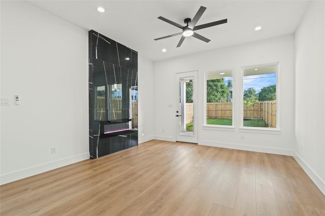 3521 S Harwood Street, Dallas, TX 75215
