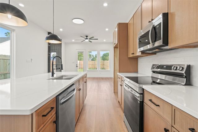 3521 S Harwood Street, Dallas, TX 75215