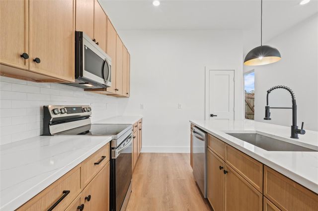 3521 S Harwood Street, Dallas, TX 75215