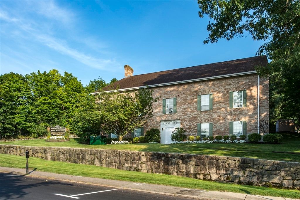 422 Worcester St, Wellesley, MA 02481