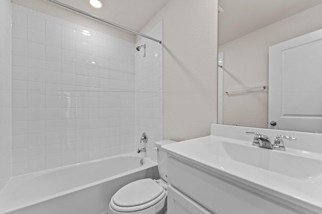 212 Surrey Oaks, Maxwell, TX 78656