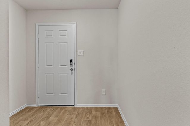 212 Surrey Oaks, Maxwell, TX 78656