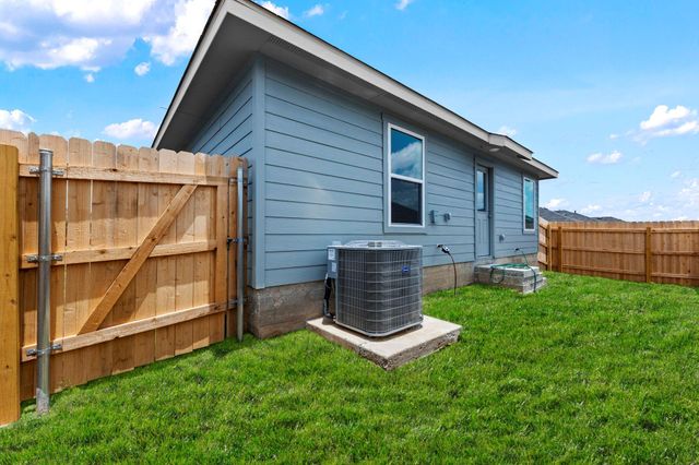 212 Surrey Oaks, Maxwell, TX 78656
