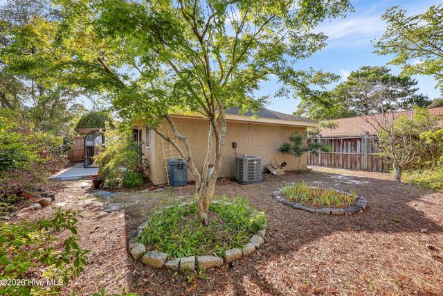 7412 Ridgeview Place, Wilmington, NC 28411