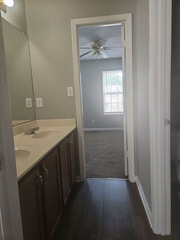 2048 Tynewood Dr, Clarksville, TN 37042