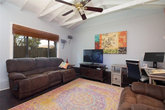 2222 34TH AVENUE N, St Petersburg, FL 33713