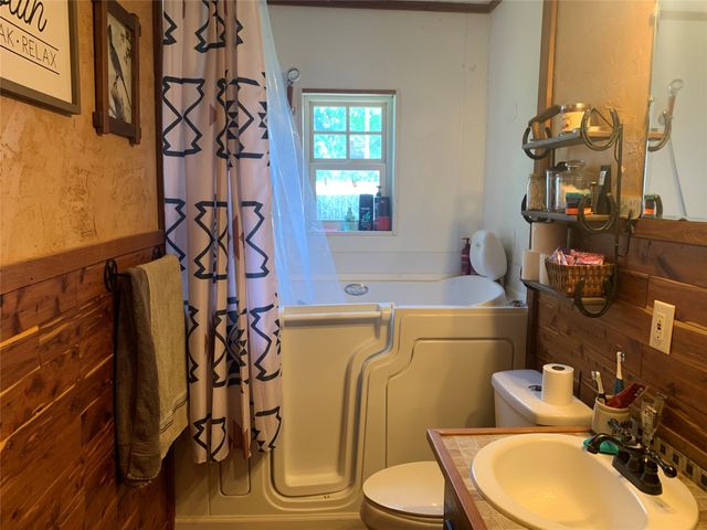 248 Rs County Road 1490, Point, TX 75472