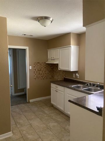 1606 Virginia Street, Grand Prairie, TX 75051