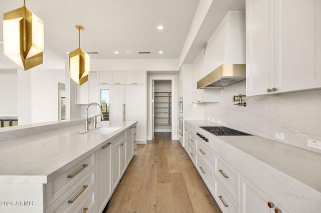 4863 N ASCENT Drive, Scottsdale, AZ 85251