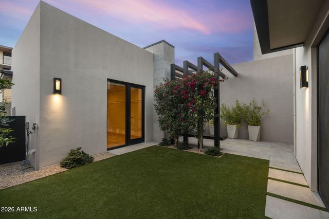 4863 N ASCENT Drive, Scottsdale, AZ 85251