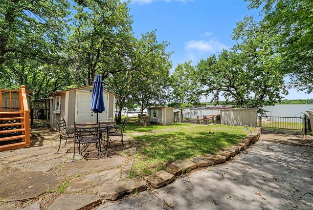1152 W Lake Drive, Weatherford, TX 76087
