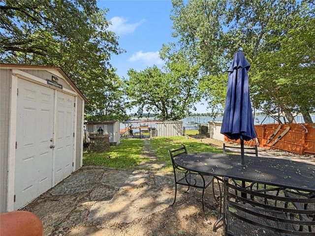 1152 W Lake Drive, Weatherford, TX 76087