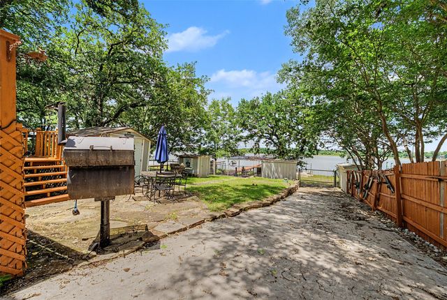 1152 W Lake Drive, Weatherford, TX 76087