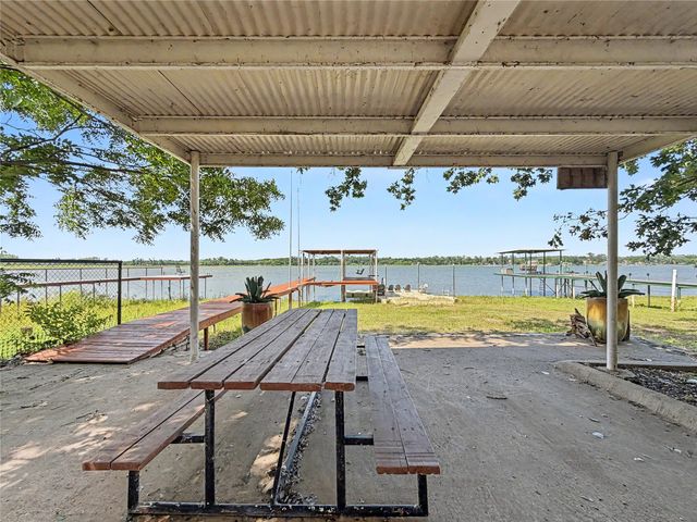 1152 W Lake Drive, Weatherford, TX 76087