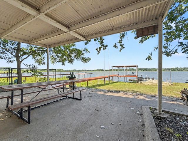 1152 W Lake Drive, Weatherford, TX 76087