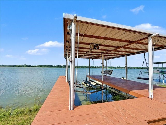 1152 W Lake Drive, Weatherford, TX 76087
