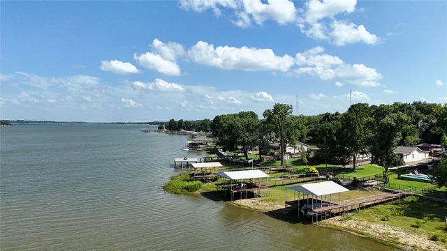 1152 W Lake Drive, Weatherford, TX 76087