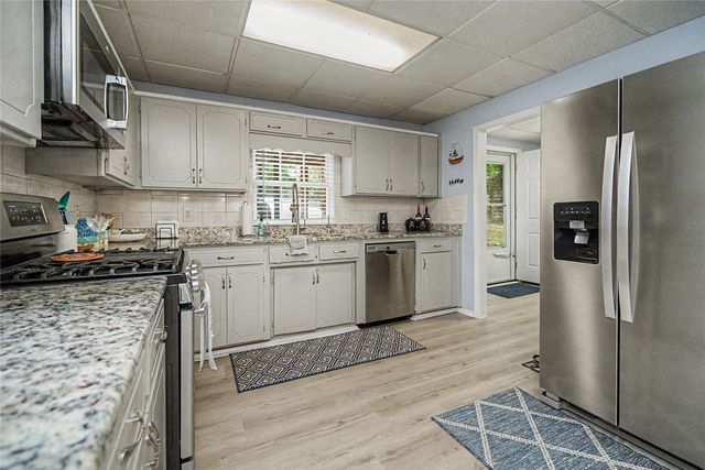 1152 W Lake Drive, Weatherford, TX 76087