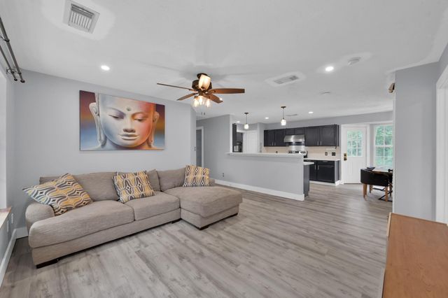 1001 Oak Ridge Road, Willis, TX 77378