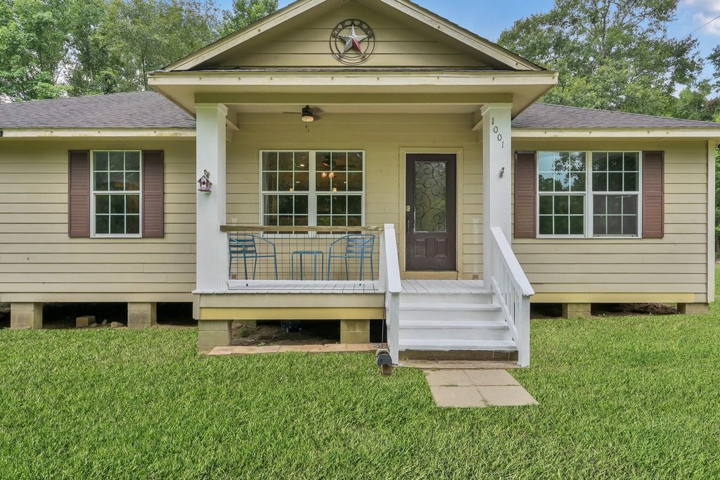 1001 Oak Ridge Road, Willis, TX 77378