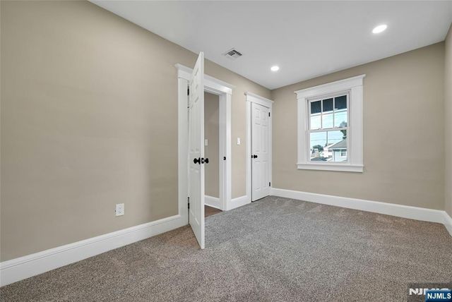 25 Marinus Street, Rochelle Park, NJ 07662