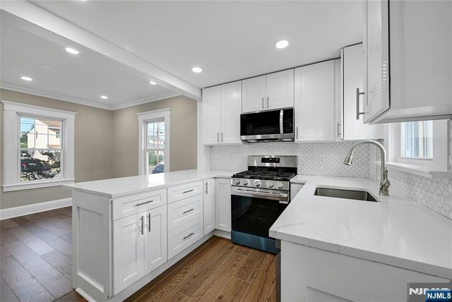 25 Marinus Street, Rochelle Park, NJ 07662