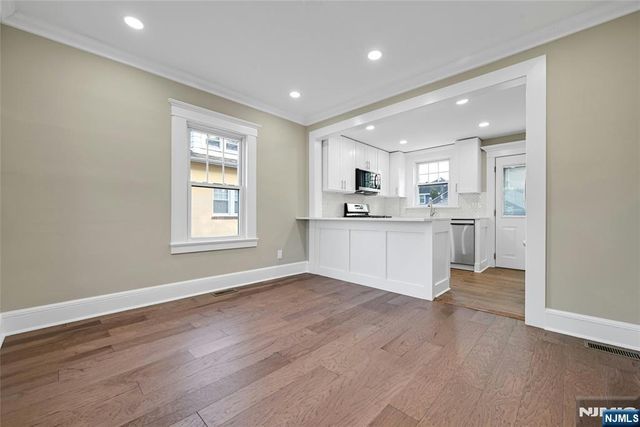 25 Marinus Street, Rochelle Park, NJ 07662