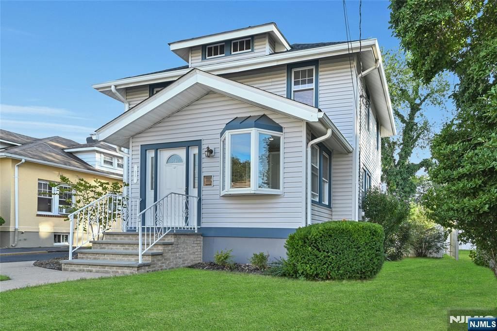 25 Marinus Street, Rochelle Park, NJ 07662