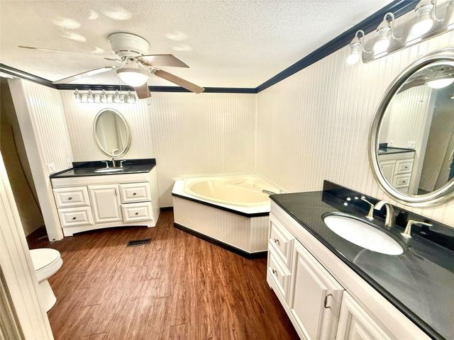 441 Shoreline Drive, Huntsville, TX 77320