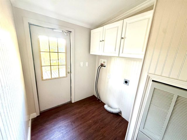 441 Shoreline Drive, Huntsville, TX 77320