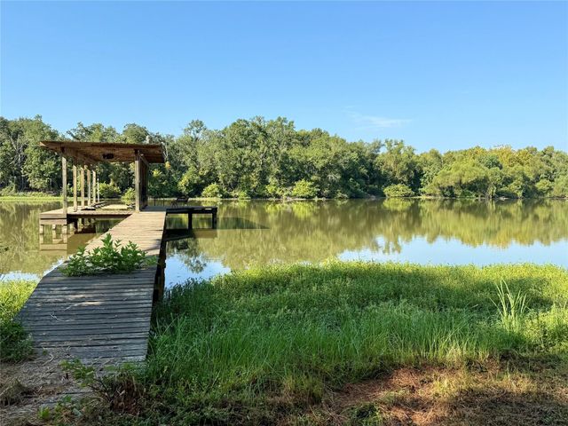 441 Shoreline Drive, Huntsville, TX 77320