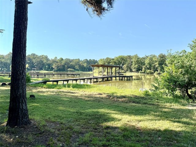 441 Shoreline Drive, Huntsville, TX 77320