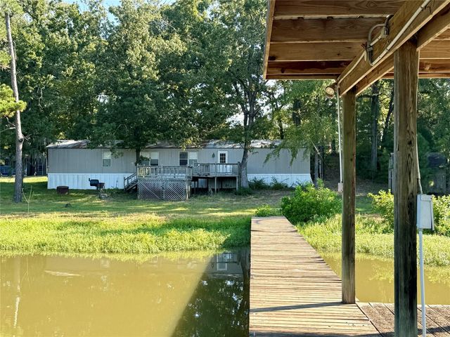 441 Shoreline Drive, Huntsville, TX 77320