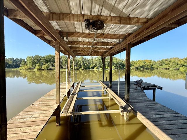 441 Shoreline Drive, Huntsville, TX 77320