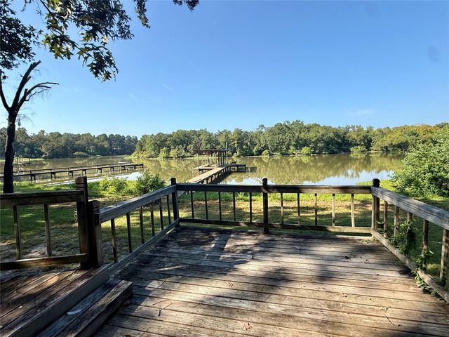 441 Shoreline Drive, Huntsville, TX 77320