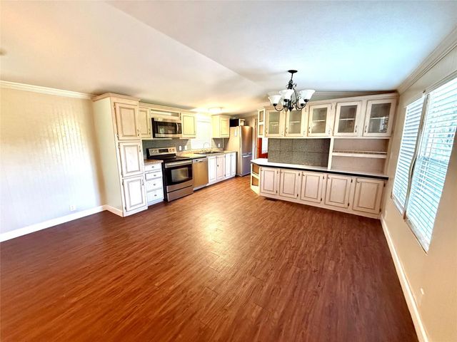 441 Shoreline Drive, Huntsville, TX 77320