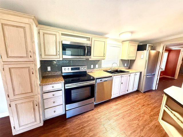 441 Shoreline Drive, Huntsville, TX 77320